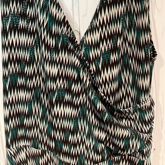 M.k.m Designs Dress v neck - Picture 4 of 10